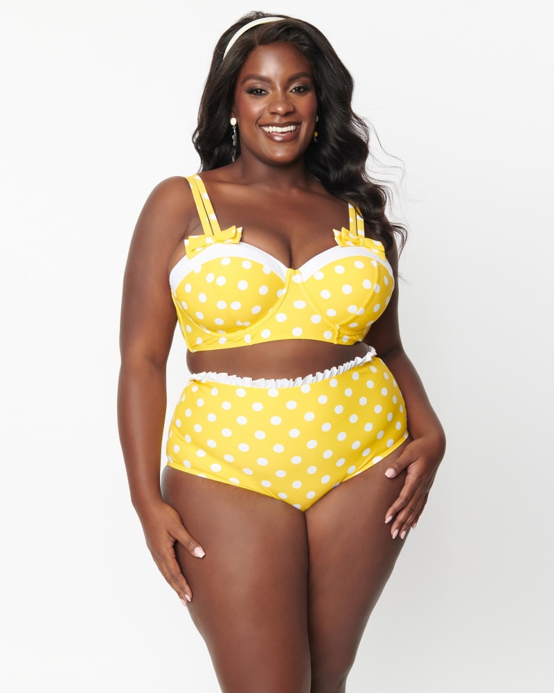 Front of a model wearing a size 1X/16 Unique Vintage Plus Size Yellow & White Polka Dot Bowed Over Swim Top in Yellow & White Polka Dot by Unique Vintage. | dia_product_style_image_id:269520